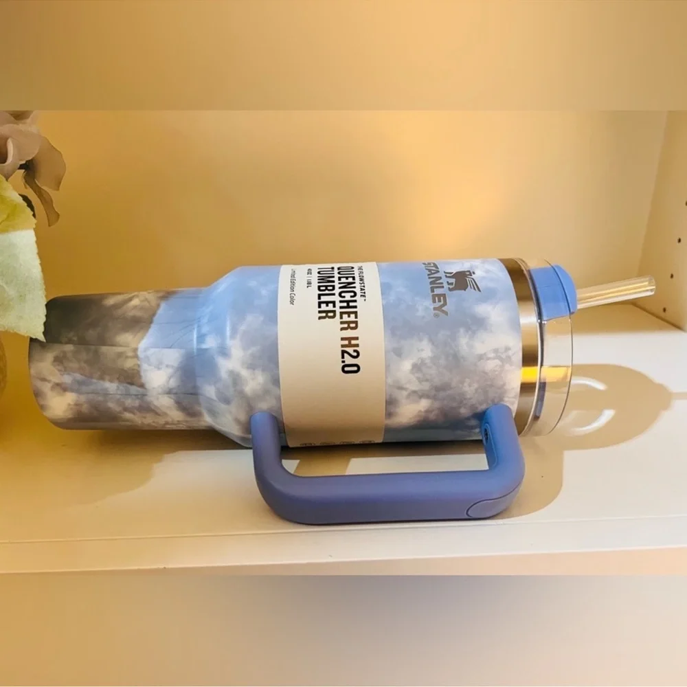 🎉LAST PIECE🎉Stanley 40 oz. Quencher‎ H2.0 FlowState Tumbler Ocean Tie Dye - Picture 8 of 9